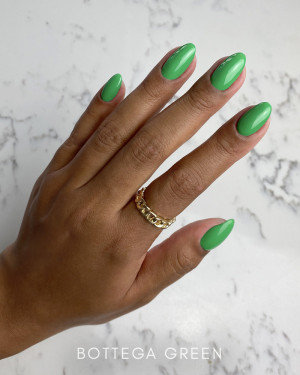 Bottega Green: green HEMA-free gel polish